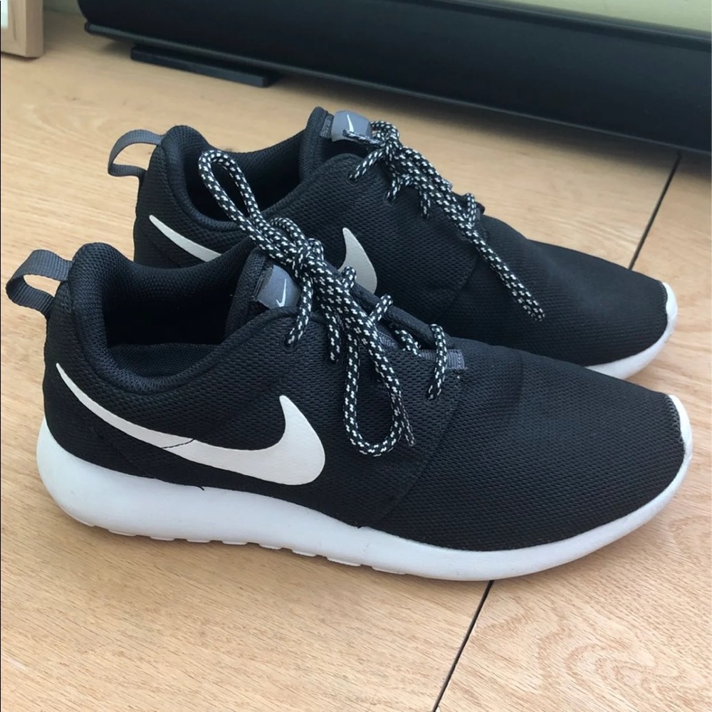 Black Nike roshe one sneakers